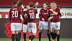 Hrá�i Sparty se radují z gólu Tomá�e Wiesnera