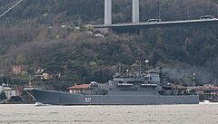 Ruské bojové lodě propluly přes Bospor do Černého moře, slouží k vylodění vojáků