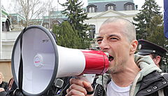 Zeman je zrdce i Putin je vrah. Demonstranti ped ruskou ambasdou v Praze provolvali hanbu