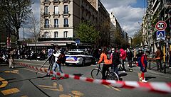 Střelba před pařížskou nemocnicí má jednu oběť, pachatel ujel