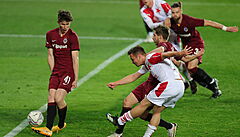 Sv��enci trenéra Jind�icha Trpi�ovského jako jediní dál dr�í neporazitelnost v...