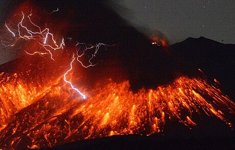 Sopka Sakuradžima patří nejaktivnějším vulkánům světa.