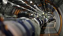 LHC (large hadron collider) v tunelu CERN v enev