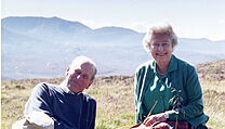 Snímek z roku 2003 - zesnulý princ Philip a královna Alžběta II.