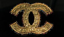 Logo francouzské módní zna�ky Chanel, která vyrábí dopl�ky, �perky, parfémy �i... | na serveru Lidovky.cz | aktu�ln� zpr�vy
