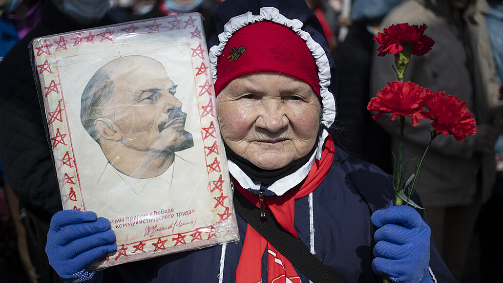Nedávno si pipomnli výroí narození V. I. Lenina rutí komunisté.
