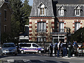 Islamista zavraždil ve Francii policejní úřednici. V boji proti terorismu nepolevíme, prohlásil Macron