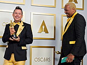 Martin Desmond Roe a Travon Free s Oscarem za film Dva vzdálené svty.
