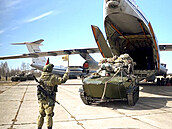 Ruská armáda zahájila rozsáhlé vojenské cviení na anektovaném Krymu a v erném...