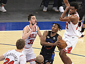Chicagu se po prohe s Knicks opt vzdálilo play off, Satoranský dal est bod.