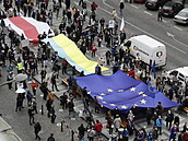 V Praze se sely tisíce lidí na protestu Milionu chvilek proti píklonu Zemana...