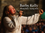 Ve vku 45 let zemela zpvaka Barby Kelly.
