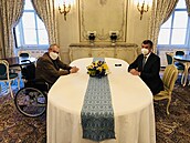 Prezident Milo Zeman pijal 26. dubna 2021 na zámku v Lánech premiéra Andreje...