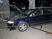 Auto najelo v Mladé Boleslavi ped 11. bránou automobilky koda Auto ve vysoké...
