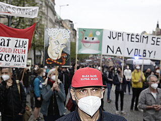 Demonstrace spolku Milion chvilek na Vclavskm nmst v Praze proti pklonu...