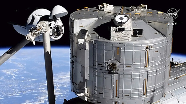 Vesmírná lo Crew Dragon Endeavour spolenosti SpaceX dorazila k Mezinárodní...
