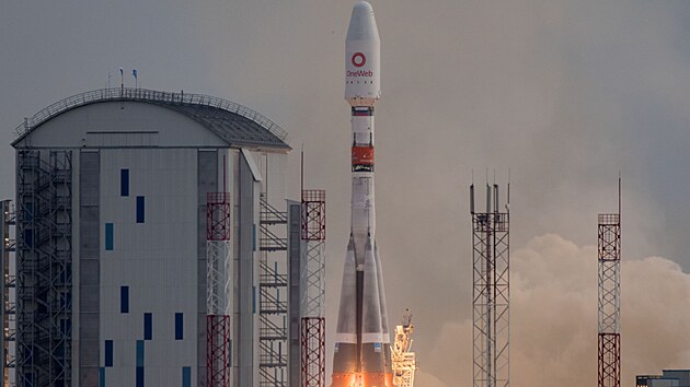 Ruská raketa Sojuz-2.1b s pohonným blokem Fregat vynesly v pondlí na obnou...