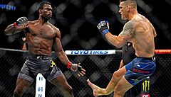 Weidman si láme nohu o Halla.