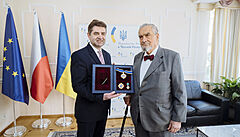 Ukrajinský velvyslanec Jevhen Perebyjnis pedal bývalému ministrovi zahranií...