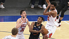 Chicagu se po prohe s Knicks opt vzdlilo play off, Satoransk dal est bod