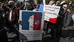 Transparenty, které byly vid�t na nám�stí Trocadéro v Pa�í�i, ne�et�ily ani...