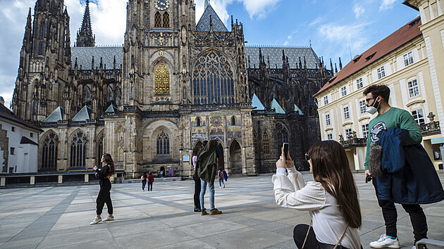 Turisté navštívili při rozvolnění Pražský hrad.