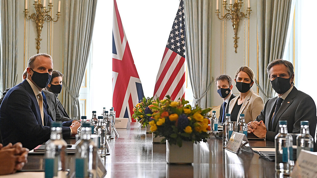 První osobní setkání za sebou mají také americký ministr zahraničí Antony...
