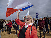 Vtina demonstrant nemla ochranu dýchacích cest.