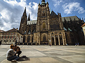 Turisté navtívili pi rozvolnní Praský hrad.