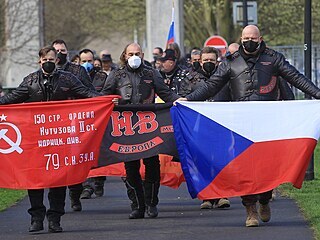Čeští motorkáři, kteří jsou odnoží ruských Putinovských Nočních vlků, uctili...