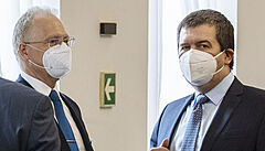 Na mimoádném jednání snmovny byl pítomen i editel BIS Koudelka. Na...