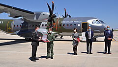 Česká armáda ve Španělsku převzala první ze dvou nových letounů CASA