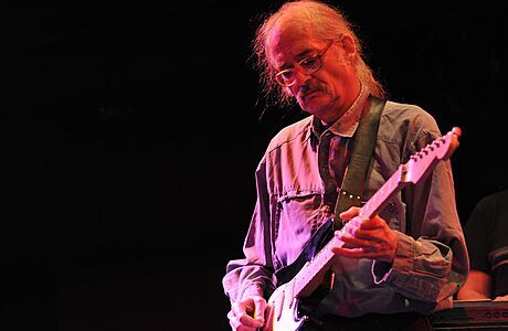 Zemřel Otakar Michl, zvaný Alfréd. Kytarista, který byl v undergroundu skoro u všeho