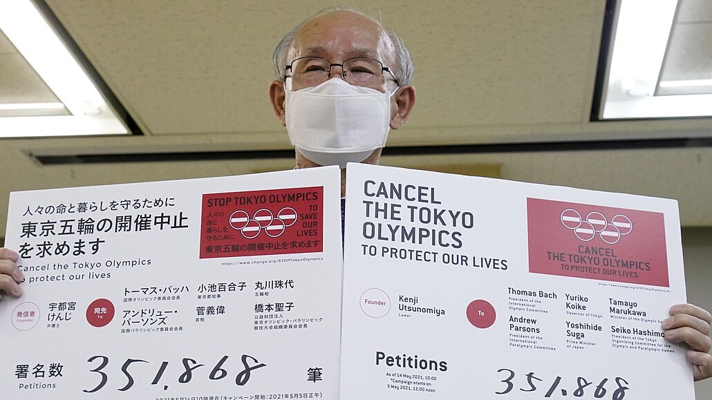 Iniciátor Kenži Ucunomija s peticí proti konání tokijské OH.