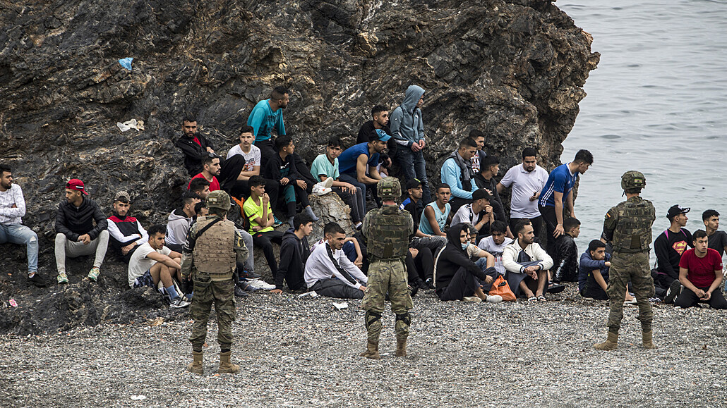 Migranti na hranicích Ceuty a Maroka, 18. kvtna 2021.