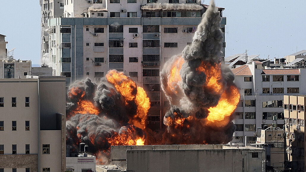 VIDEO: Izrael rozbombardoval budovu, v níž sídlila mezinárodní média.  Civilisté prý unikli jen těsně | Svět | Lidovky.cz