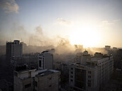 Izraelská armáda srovnala výkovou budovu v Gaze se zemí. Z místa, kde stála,...