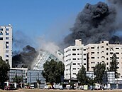 Po izraelském náletu na Pásmo Gazy se zítila výková budova, v ní mla...