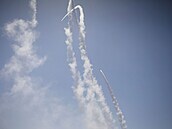Izraelský protiraketový systém pi likvidaci raket z pásma Gazy.