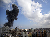 Izrael pi obnovených náletech v Gaze zniil estipodlaní dm v centru msta....