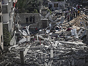 Ve stedu raketa vypálená z Gazy zasáhla izraelské msto Sderot, v troskách...