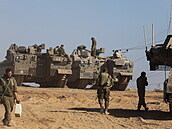 Izraelské tanky poblí pásma Gazy.