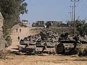 Izraelské tanky na hranicích pásma Gazy.