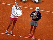 Tenistka Karolína Plíková (vlevo) dalí titul v ím nezískala, svtovou...