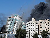 Po izraelském náletu na Pásmo Gazy se zítila výková budova, v ní mla...