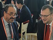 Jan Kohout (vlevo) a Petr Neas na zahájení esko-ínského investiního fóra v...