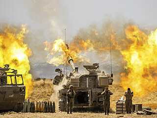 Izraelsk jednotky odpaluj rakety na hranici Psma Gazy.