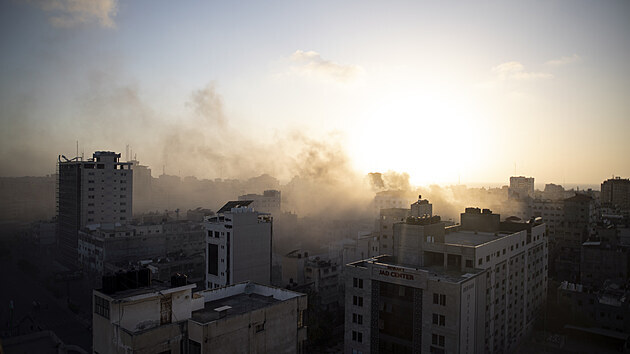 Izraelská armáda srovnala výkovou budovu v Gaze se zemí. Z místa, kde stála,...