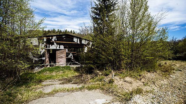 Are�l muni�n�ch sklad� ve Vrb�tic�ch v sou�asnosti. Staraj� se o n�j Vojensk� lesy �R (VLS �R).