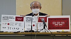 Iniciátor Ken�i Ucunomija s peticí proti konání tokijské OH.